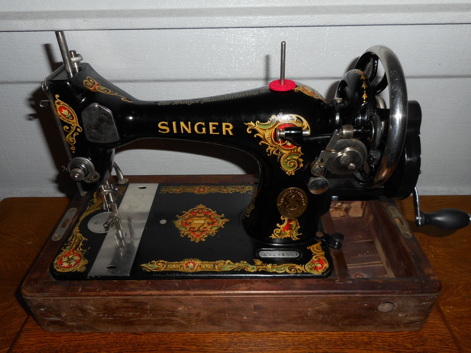 ANTIQUE SINGER SEWING MACHINE MODEL 128 \' LA VENCEDORA \', HAND CRANK, SERVICED ANTIQUE SINGER SEWING MACHINE MODEL 128 \' LA VENCEDORA \', HAND CRANK, SERVICED