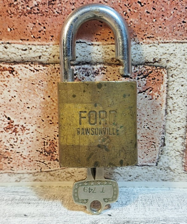 Vintage BEST Rawsonville Ford Ypsilanti MI Padlock Lock With Key
