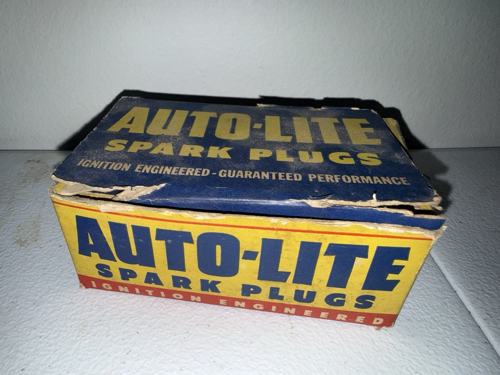 VTG NOS Box Of 10 Autolite Spark Plugs A-9 Display VTG NOS Box Of 10 Autolite Spark Plugs A-9 Display