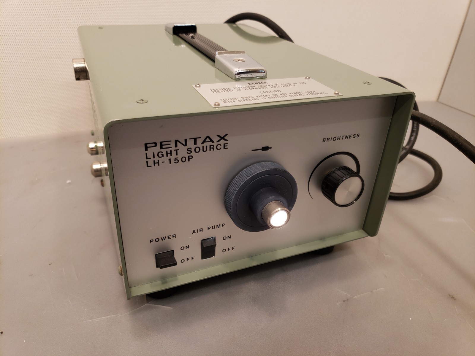 Asahi Optical Japan Pentax LH-150P Light Source With Air *Tested Asahi Optical Japan Pentax LH-150P Light Source With Air *Tested