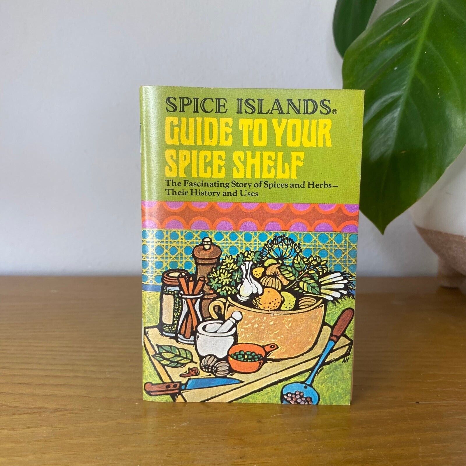 Spice Islands: Guide To Your Spice Shelf - 1975 Vintage Mini Book Booklet
