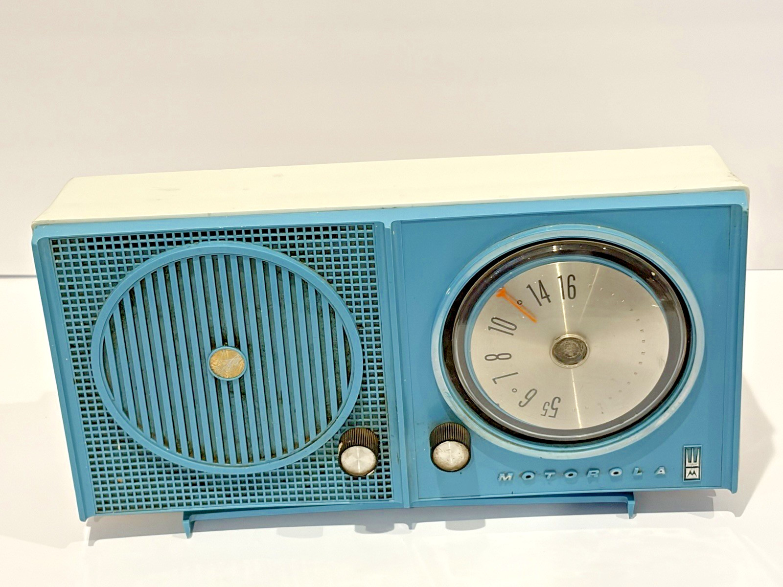 Vintage Mid Century Motorola Turquoise Tube Radio A23B Vintage Mid Century Motorola Turquoise Tube Radio A23B