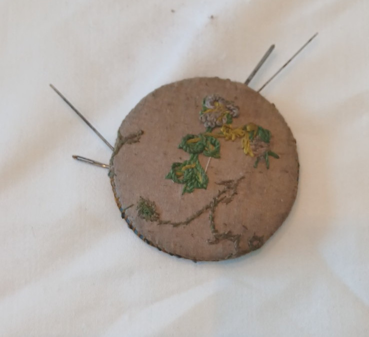 Vintage 18th-19th Century Pin Cushion With Delicate Hand Embroidery 2 3/8 Vintage 18th-19th Century Pin Cushion With Delicate Hand Embroidery 2 3/8