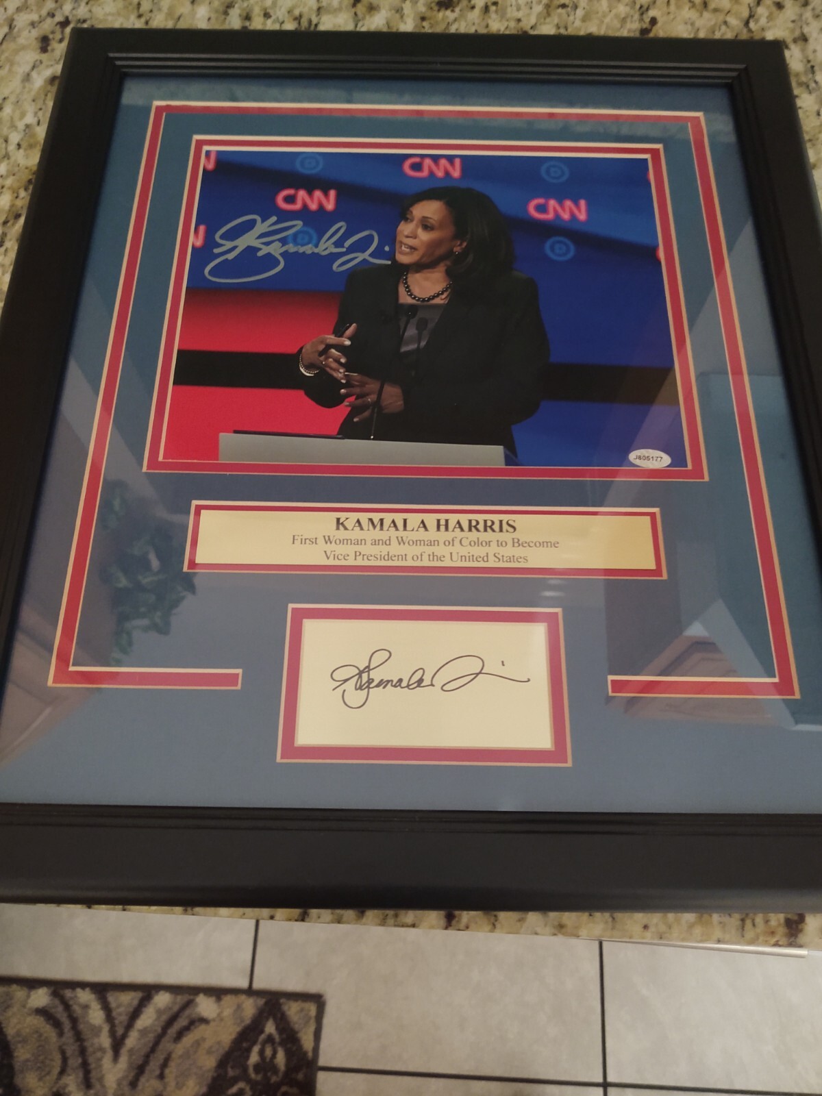 kamala harris Authentic crisp Signature . Beautiful Display kamala harris Authentic crisp Signature . Beautiful Display