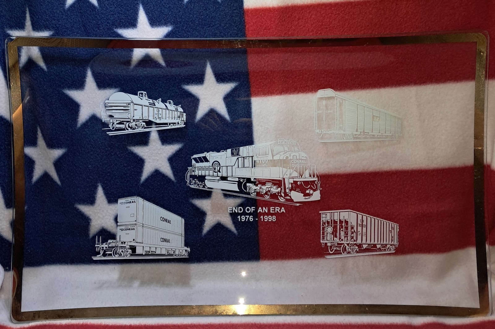 ConRail End of an Era (1976-1998) - Commemorative Glass Tray ConRail End of an Era (1976-1998) - Commemorative Glass Tray