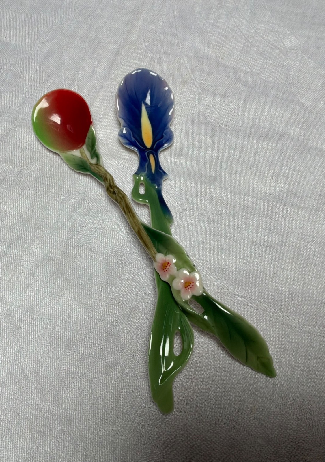 Franz Porcelain Long Tail Hummingbird 2 Lot Apple Design Sculptured Spoon Franz Porcelain Long Tail Hummingbird 2 Lot Apple Design Sculptured Spoon