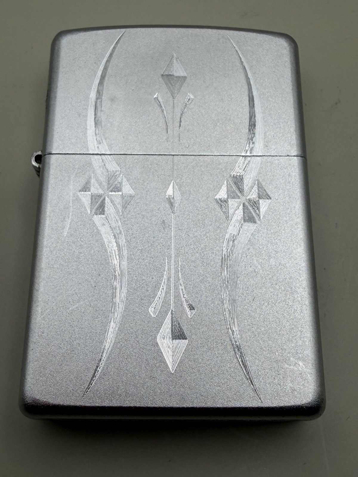 Pristine Curves Vintage 2006 Chrome Zippo Lighter Pristine Curves Vintage 2006 Chrome Zippo Lighter