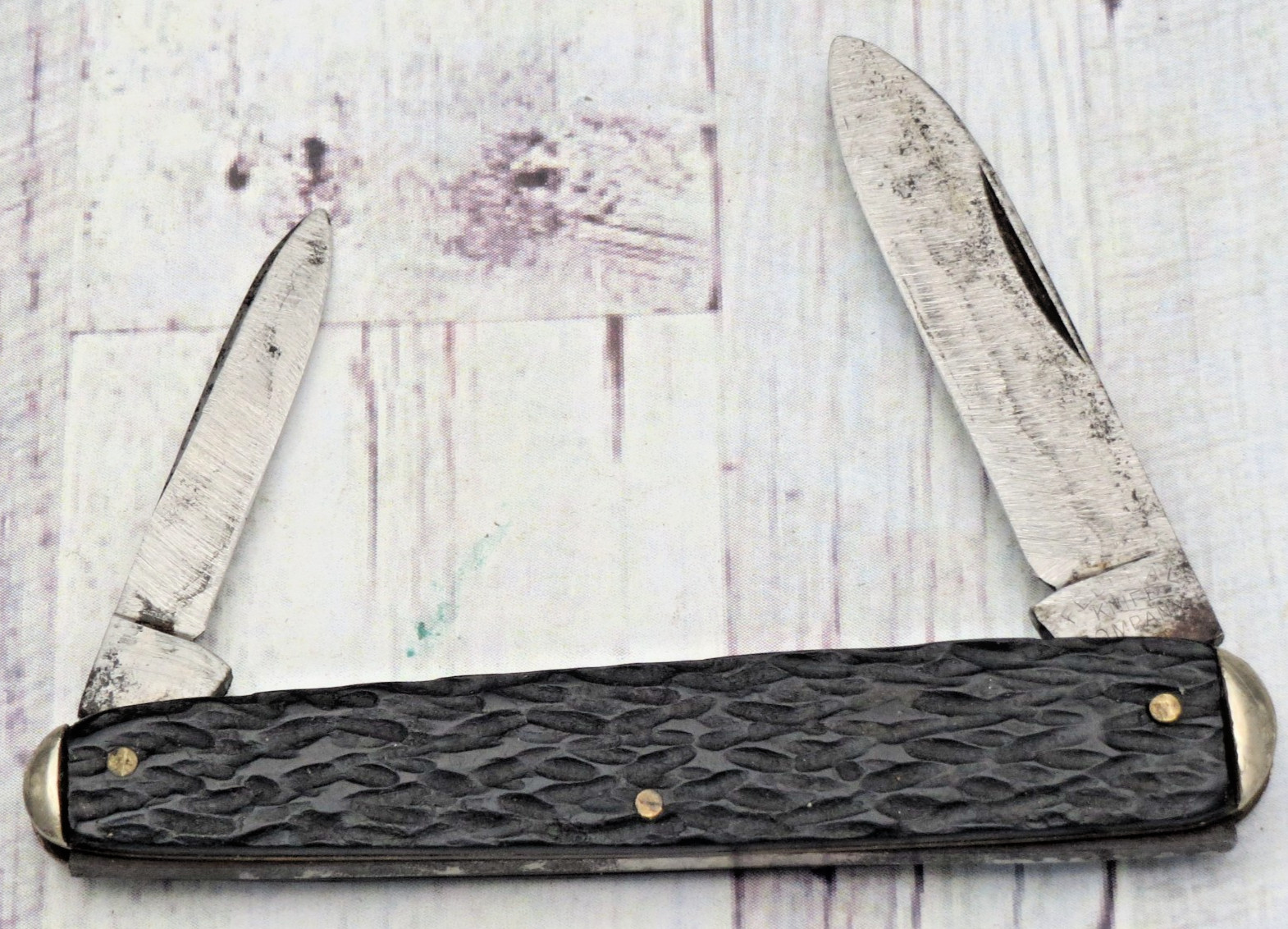 Antique FEDERAL KNIFE CO SYRACUSE NY Sleeveboard Penknife - Jigged Black Handles