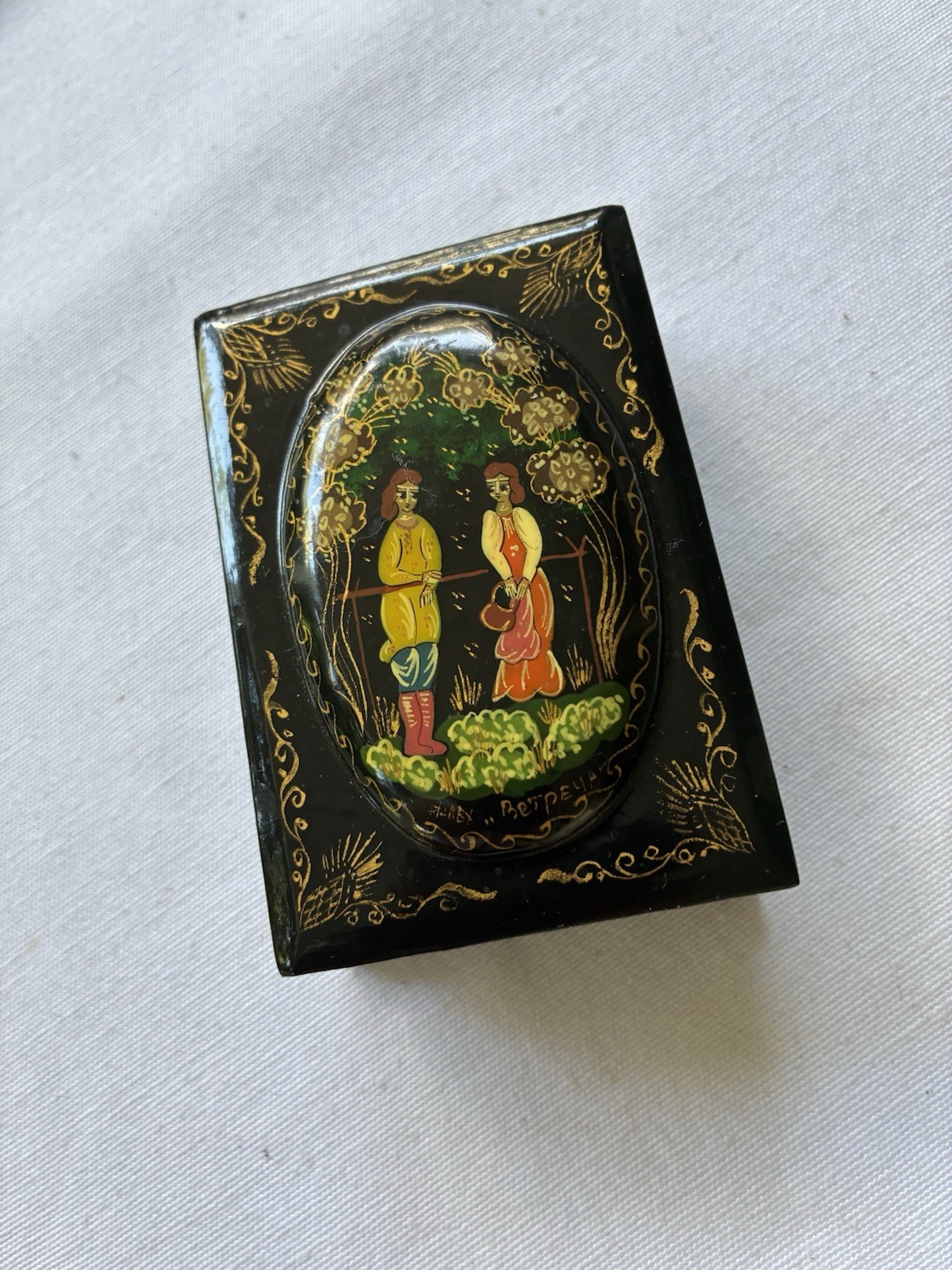 Vtg Russian Lacquer Trinket Box Palekh  Style Young Man Woman Meeting Scene