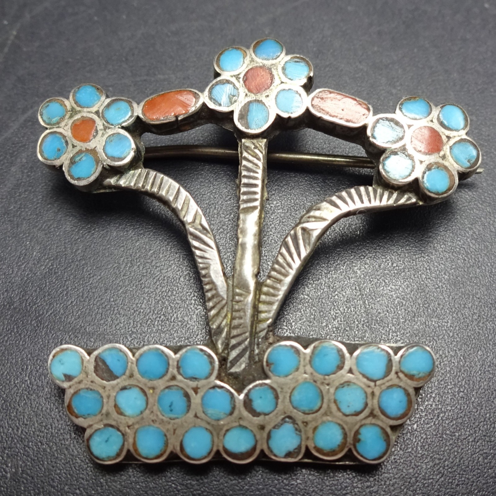 Vintage ZUNI Sterling Silver TURQUOISE CORAL Flat Inlay PIN/BROOCH Flower Garden Vintage ZUNI Sterling Silver TURQUOISE CORAL Flat Inlay PIN/BROOCH Flower Garden