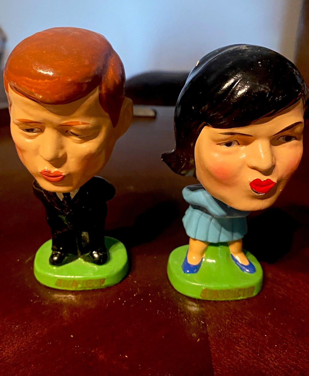 1963 JOHN JFK & JACKIE KENNEDY KISSING BOBBLE HEAD NODDER PICO NOVELTY 1963 JOHN JFK & JACKIE KENNEDY KISSING BOBBLE HEAD NODDER PICO NOVELTY