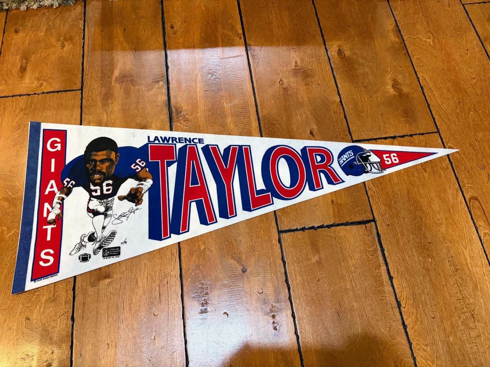 Vintage LAWRENCE TAYLOR NEW YORK GIANTS #56 caricature Full Pennant Flag 30\