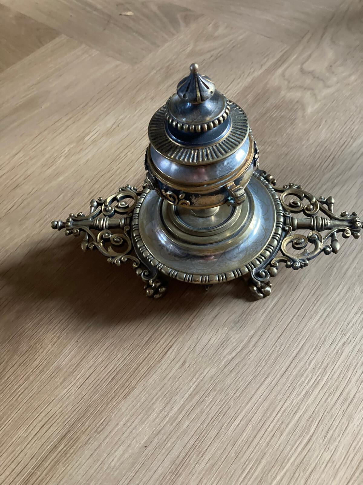 LARGE 19TH CENTURY BRONZE INKWELL – VICTORIAN ERA – LARGE 19TH CENTURY BRONZE INKWELL – VICTORIAN ERA –