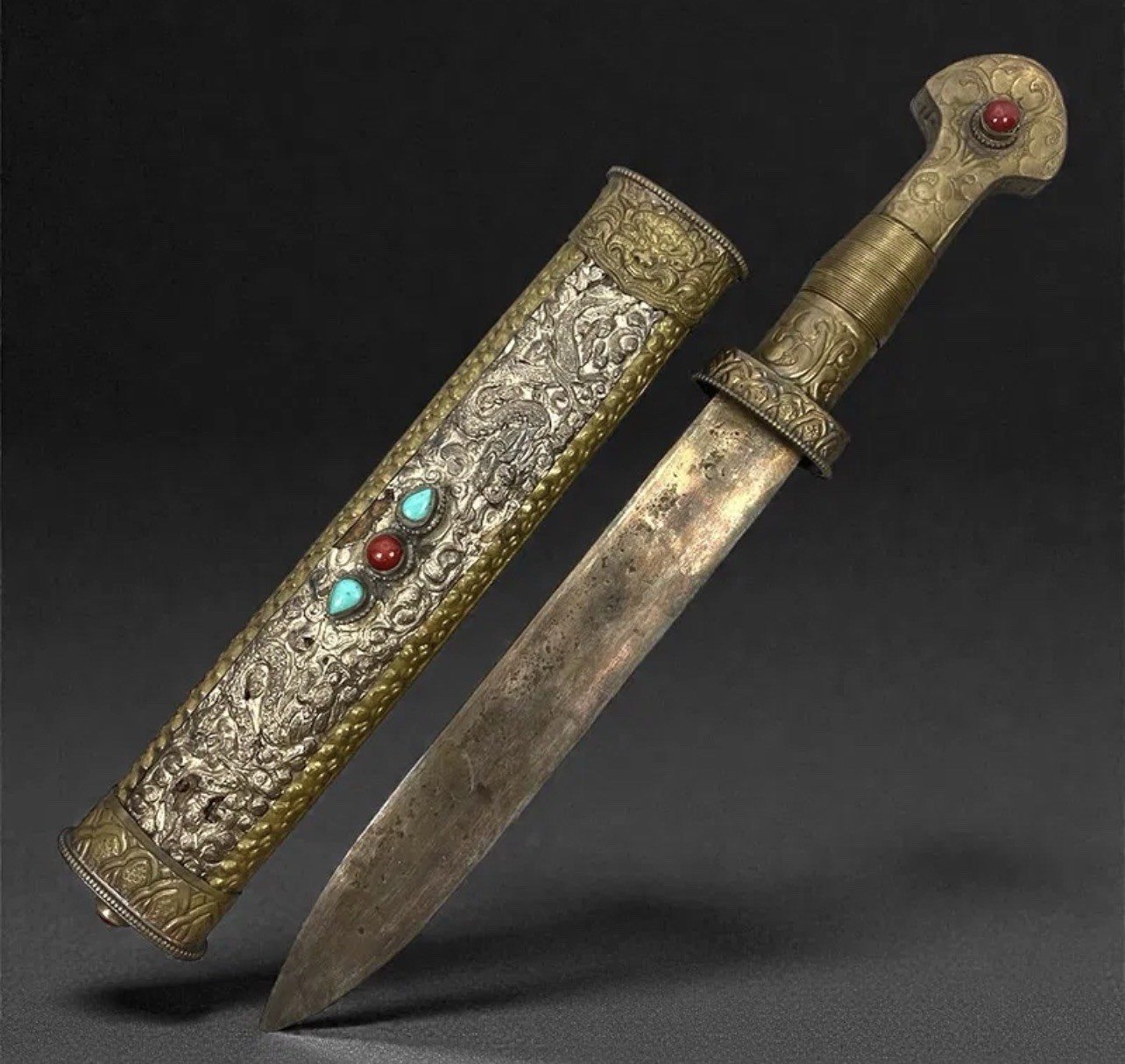 Antique Tibetan Himalayan Ornate Dagger Sword with Decorative Sheath Antique Tibetan Himalayan Ornate Dagger Sword with Decorative Sheath