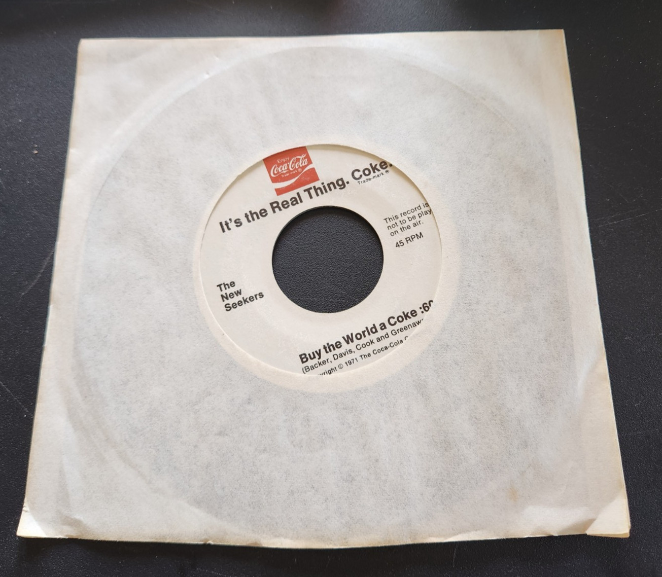 1971 Coca Cola 45 Record From Famous Coke Commercial Its The Real Thing NOS