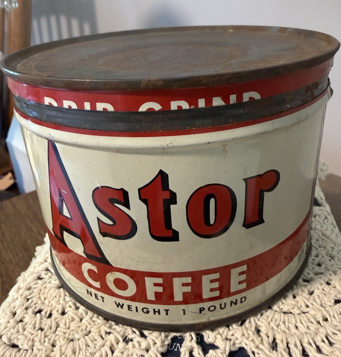 VINTAGE ASTOR #1 KEYWIND COFFEE TIN COOL GRAPHICS VINTAGE ASTOR #1 KEYWIND COFFEE TIN COOL GRAPHICS
