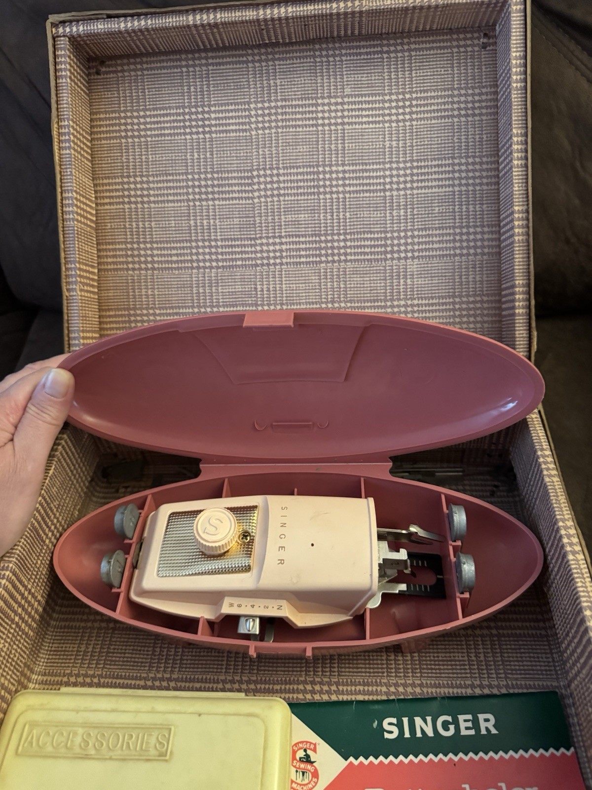 SINGER Sewhandy Vintage Original Child-Sized Sewing Machine w/ Pink Case SINGER Sewhandy Vintage Original Child-Sized Sewing Machine w/ Pink Case