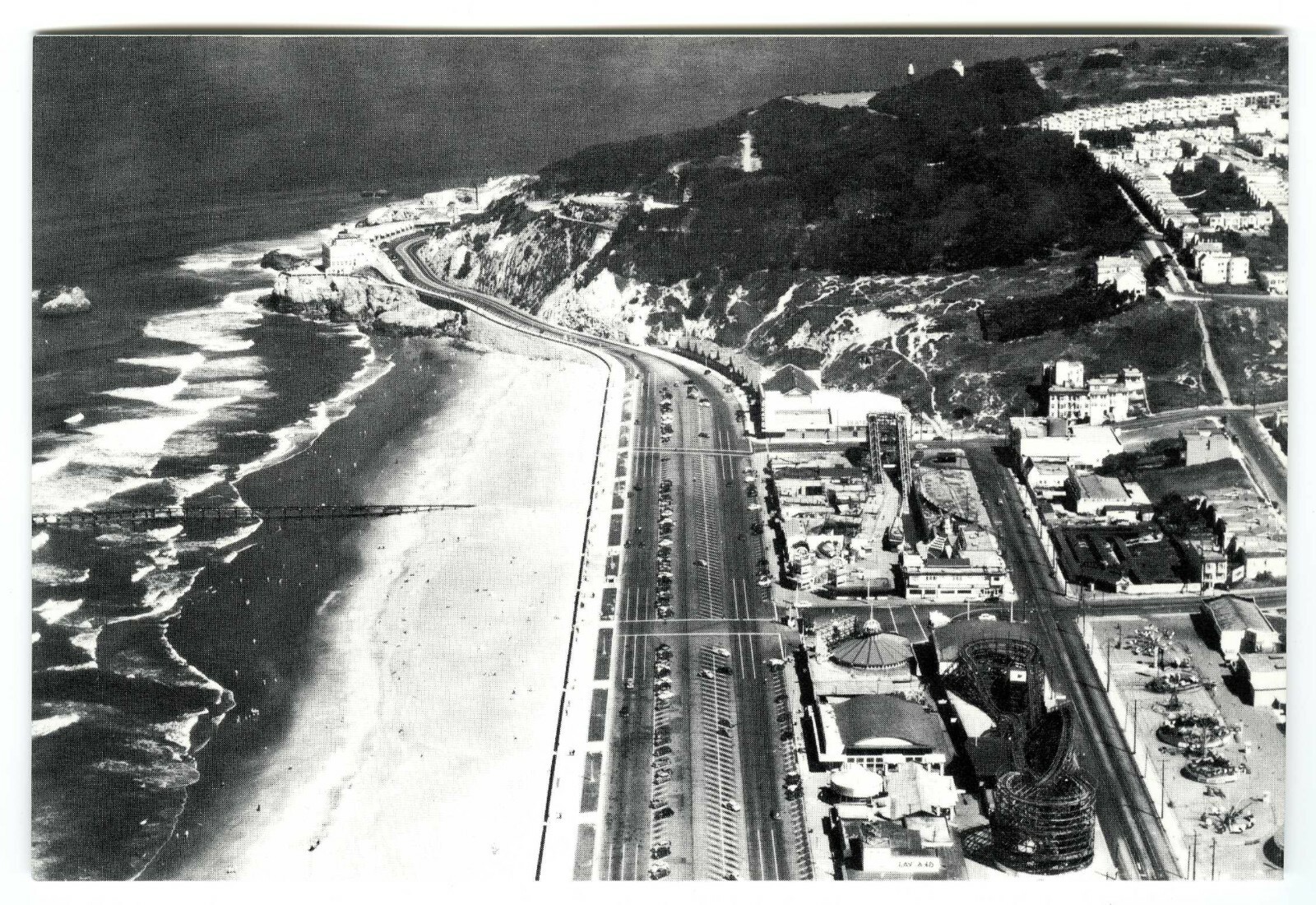 1940s SAN FRANCISCO AERIAL VIEW w/CLIFF HOUSE,BEACH & PLAYLAND~NEW 1980 POSTCARD