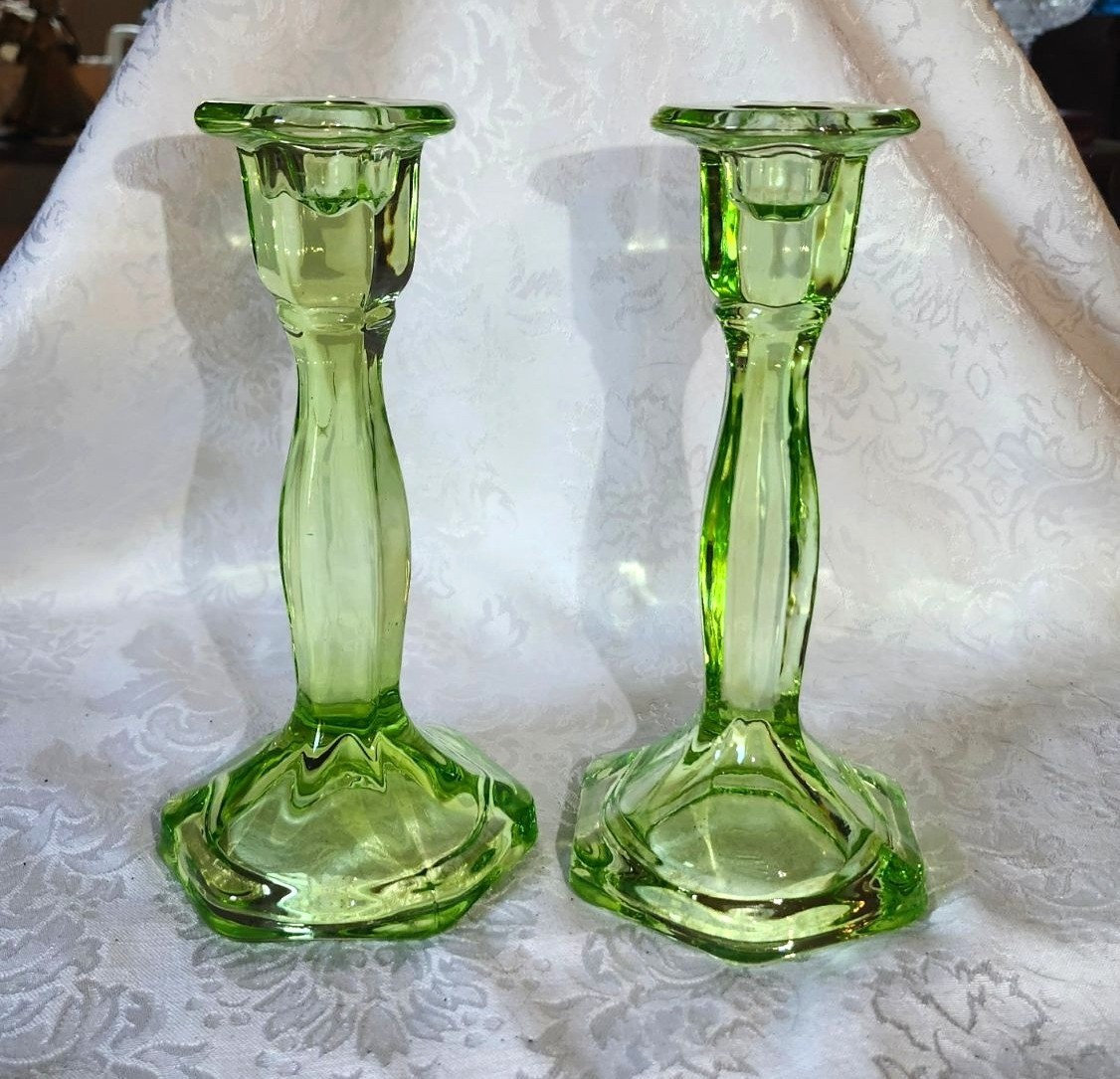 Vintage Green Glass Candle Holders - Elegant Octagonal Base Pair Vintage Green Glass Candle Holders - Elegant Octagonal Base Pair