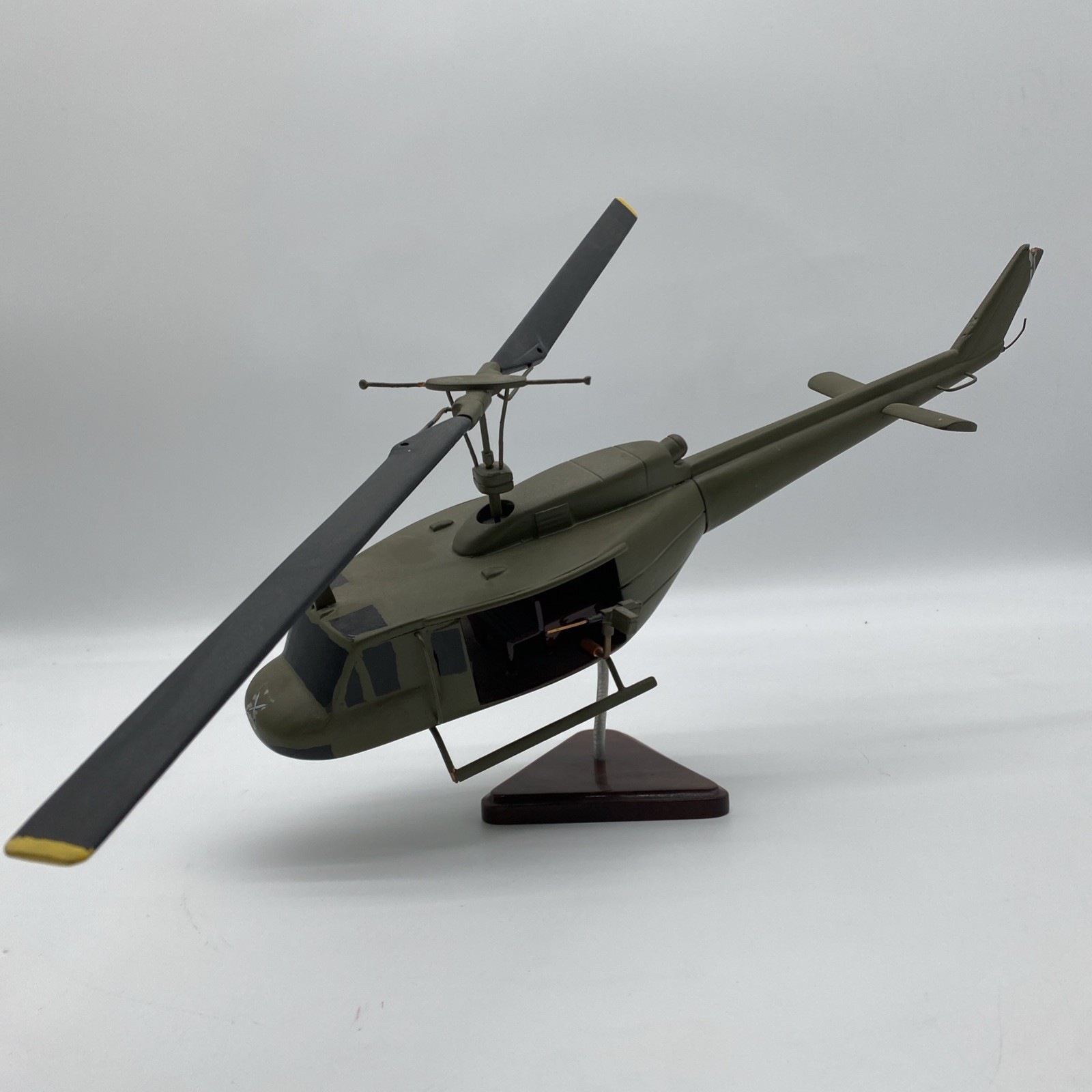 UH-1H Huey, Helicopter Squadron VNAF DA NANG, 16\ UH-1H Huey, Helicopter Squadron VNAF DA NANG, 16\