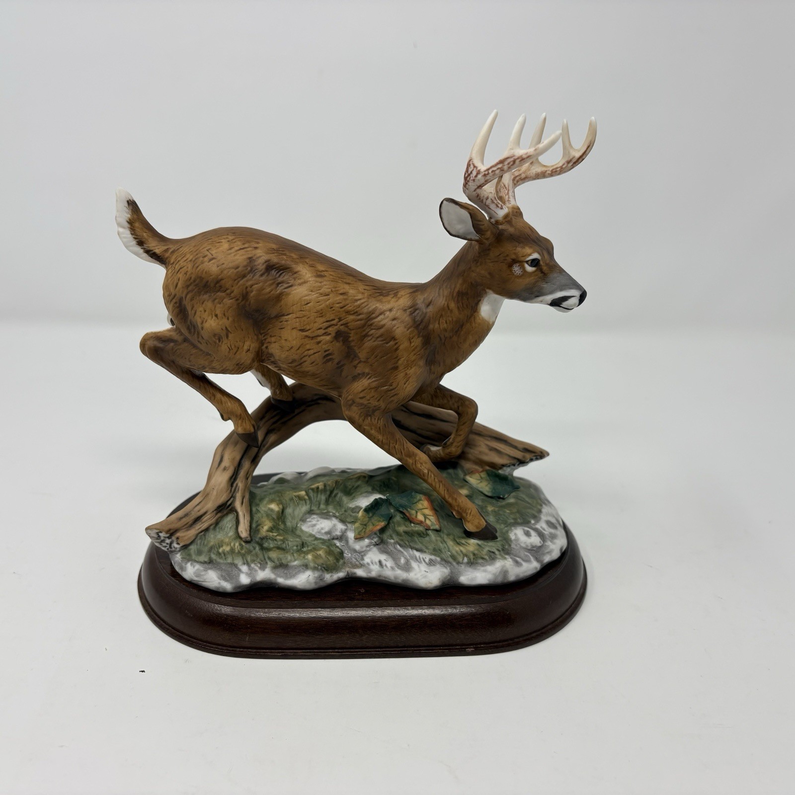 1986 Masterpiece Porcelain By Homco White Tale Deer Buck Figurine With Stand 1986 Masterpiece Porcelain By Homco White Tale Deer Buck Figurine With Stand