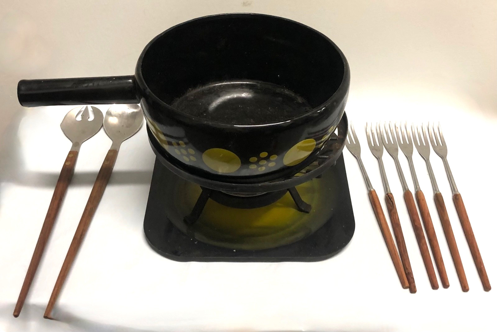SWISS PERK POLKA DOT VINTAGE MCM YELLOW ON BLK ENAMEL FONDUE POT STAND FULL SET SWISS PERK POLKA DOT VINTAGE MCM YELLOW ON BLK ENAMEL FONDUE POT STAND FULL SET