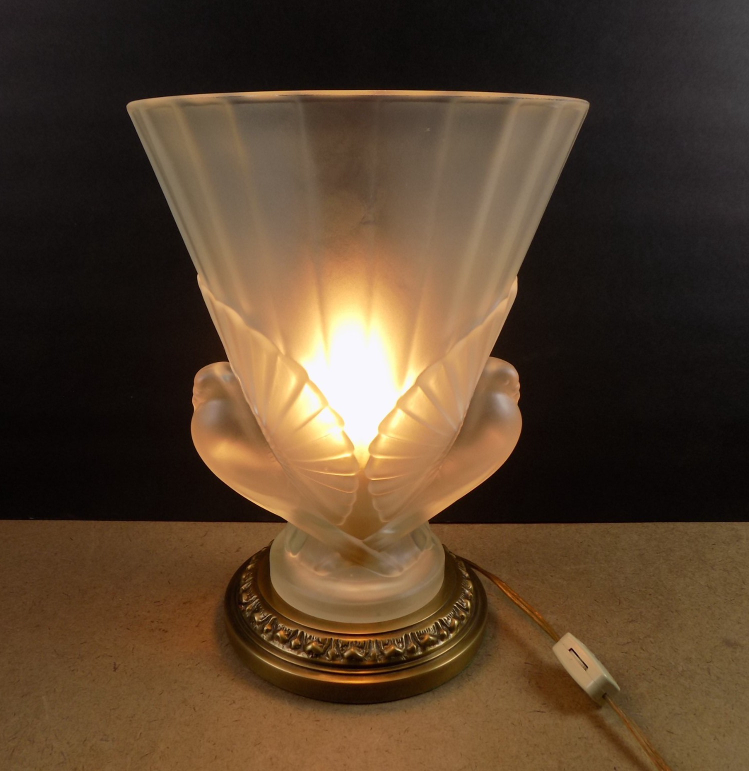 Vintage French Frosted Glass Dove Torchiere Lamp Art Deco Style VGC 11\ Vintage French Frosted Glass Dove Torchiere Lamp Art Deco Style VGC 11\
