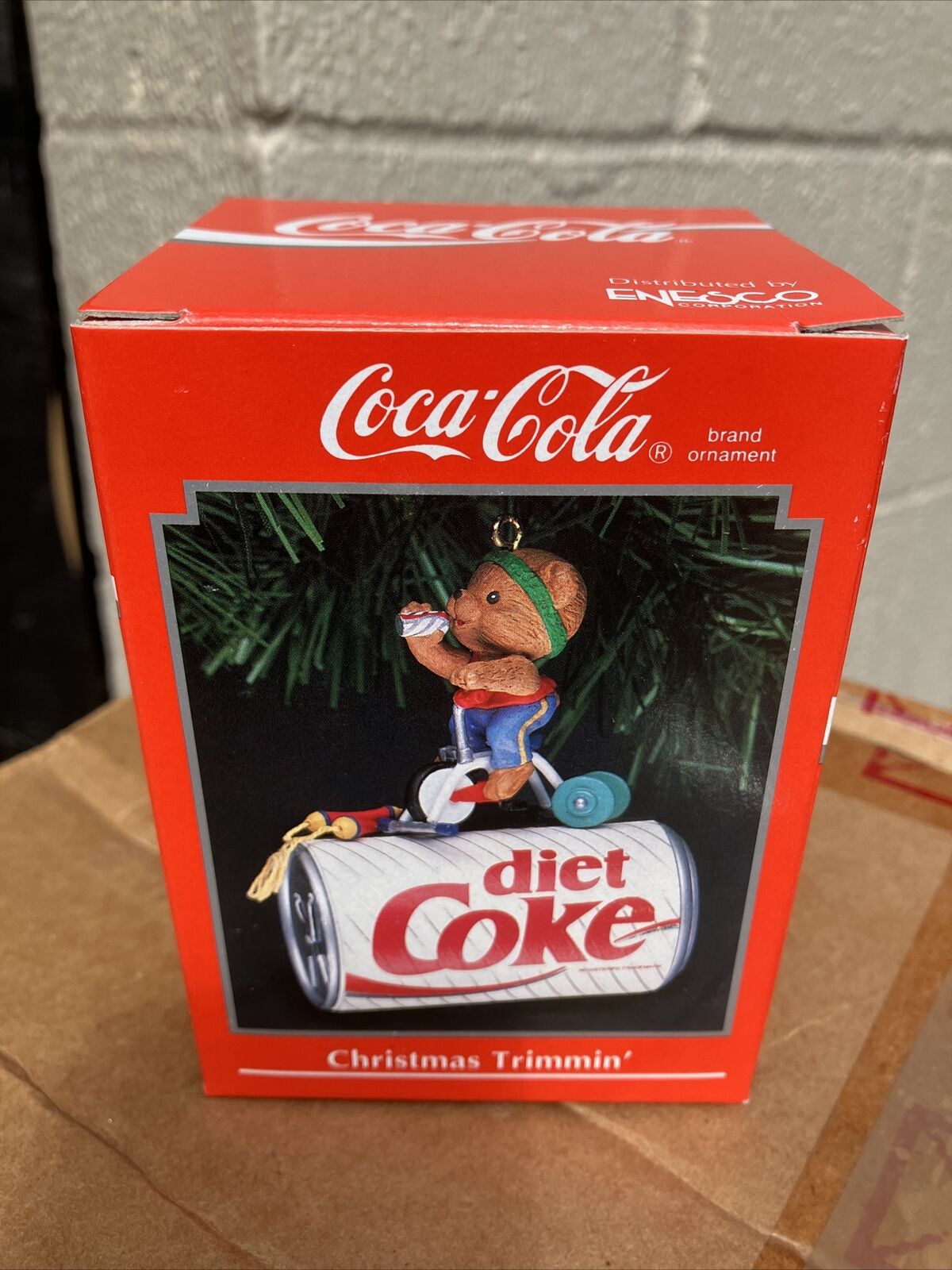 Enesco Ornament - Coca-Cola Series - CHRISTMAS TRIMMIN\' - 590932 - 1992