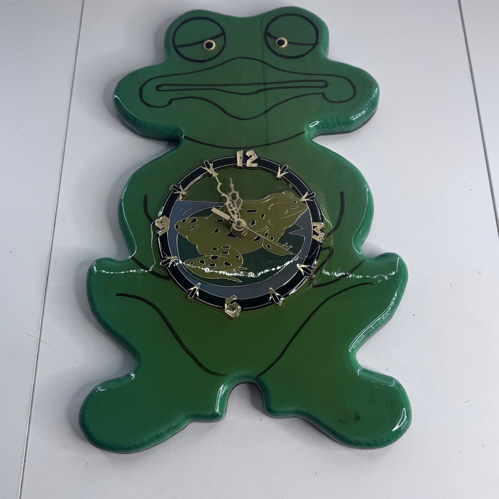Vintage 1970s Green & Brass Frog Resin Wall Clock 15 x 9 Rare Retro Working Vintage 1970s Green & Brass Frog Resin Wall Clock 15 x 9 Rare Retro Working