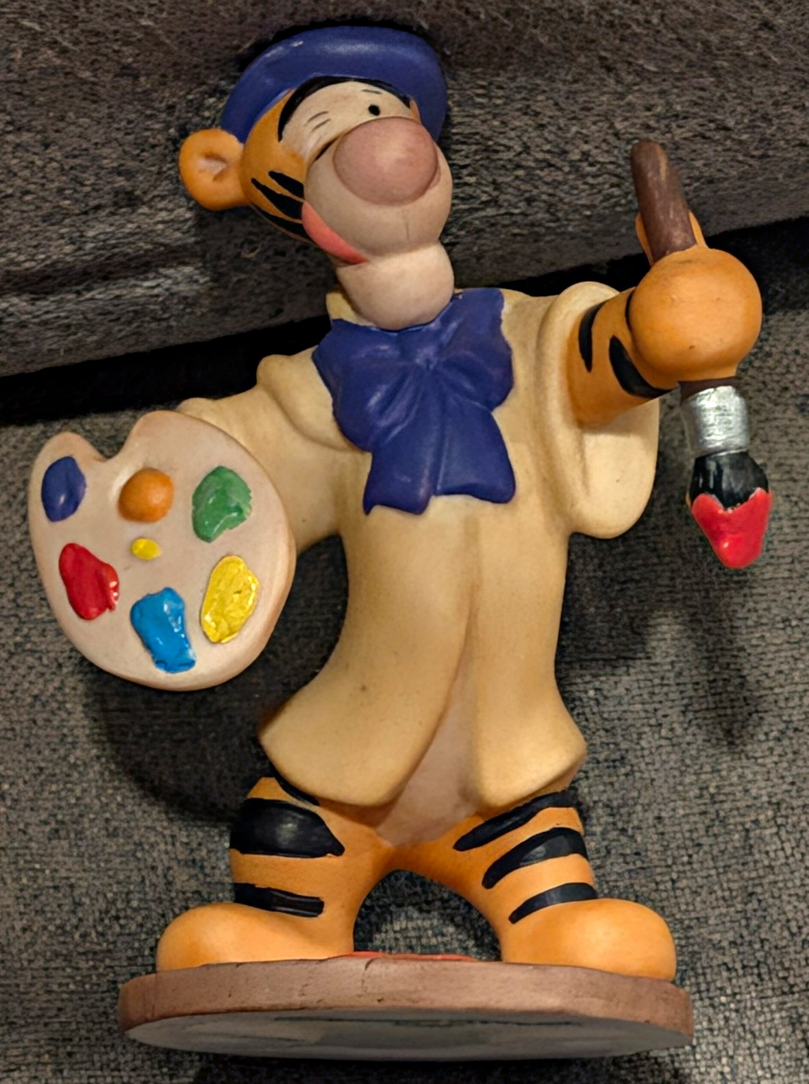 Rare Disney Enesco Tigger Artist Painter Figurine Winnie the Pooh Works Vintage