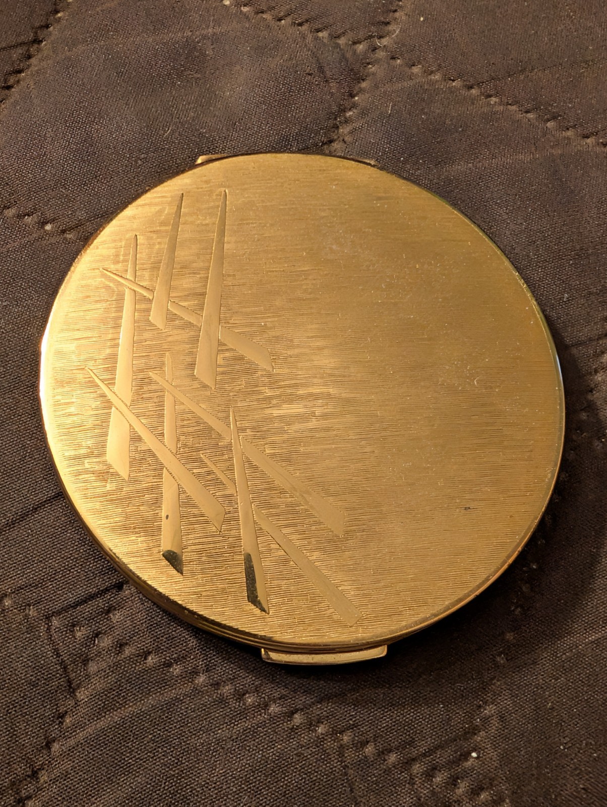 Beautiful Vintage Stratton England Powder Compact - Gold Tone (E) Beautiful Vintage Stratton England Powder Compact - Gold Tone (E)