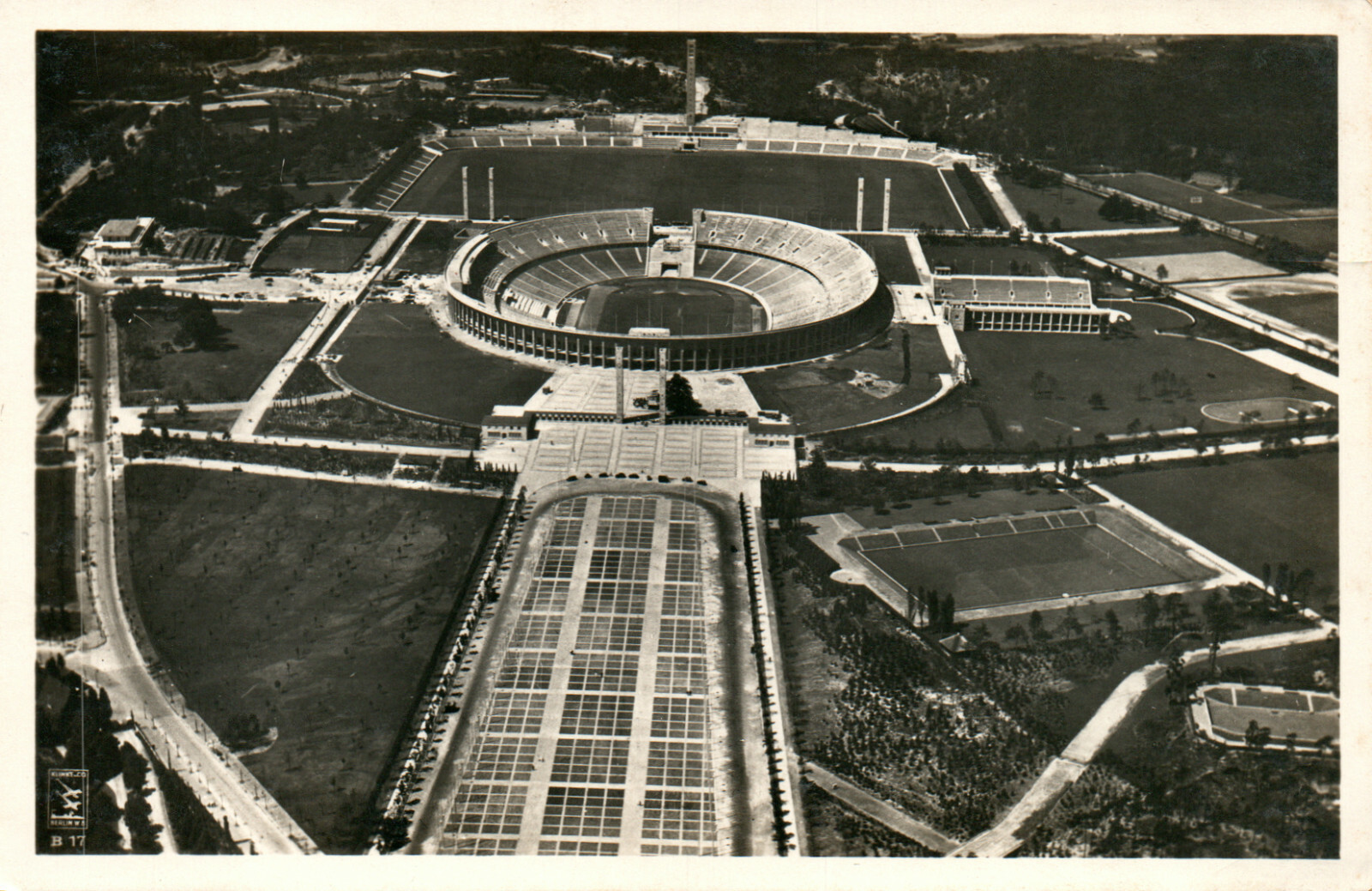 AK* Berlin – general view Reichssportfeld (AB) 70067 AK* Berlin – general view Reichssportfeld (AB) 70067