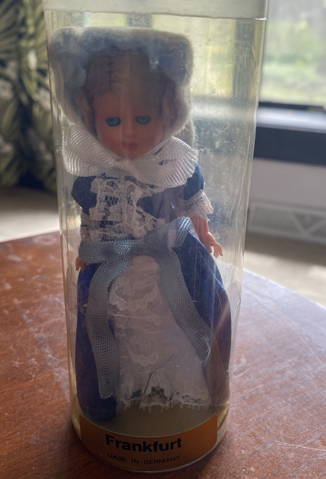 vintage doll- Romertruhe Frankfurt Germany