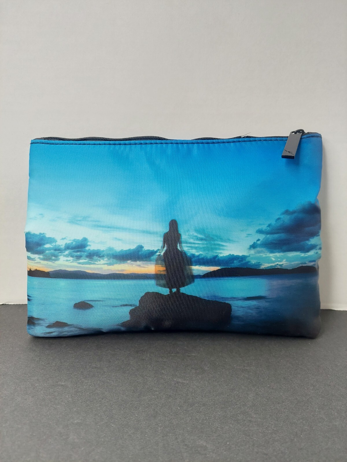 NEW QANTAS AIRWAYS BUSINESS CLASS NICOLE WARNE AMENITY KIT BAG NEW QANTAS AIRWAYS BUSINESS CLASS NICOLE WARNE AMENITY KIT BAG