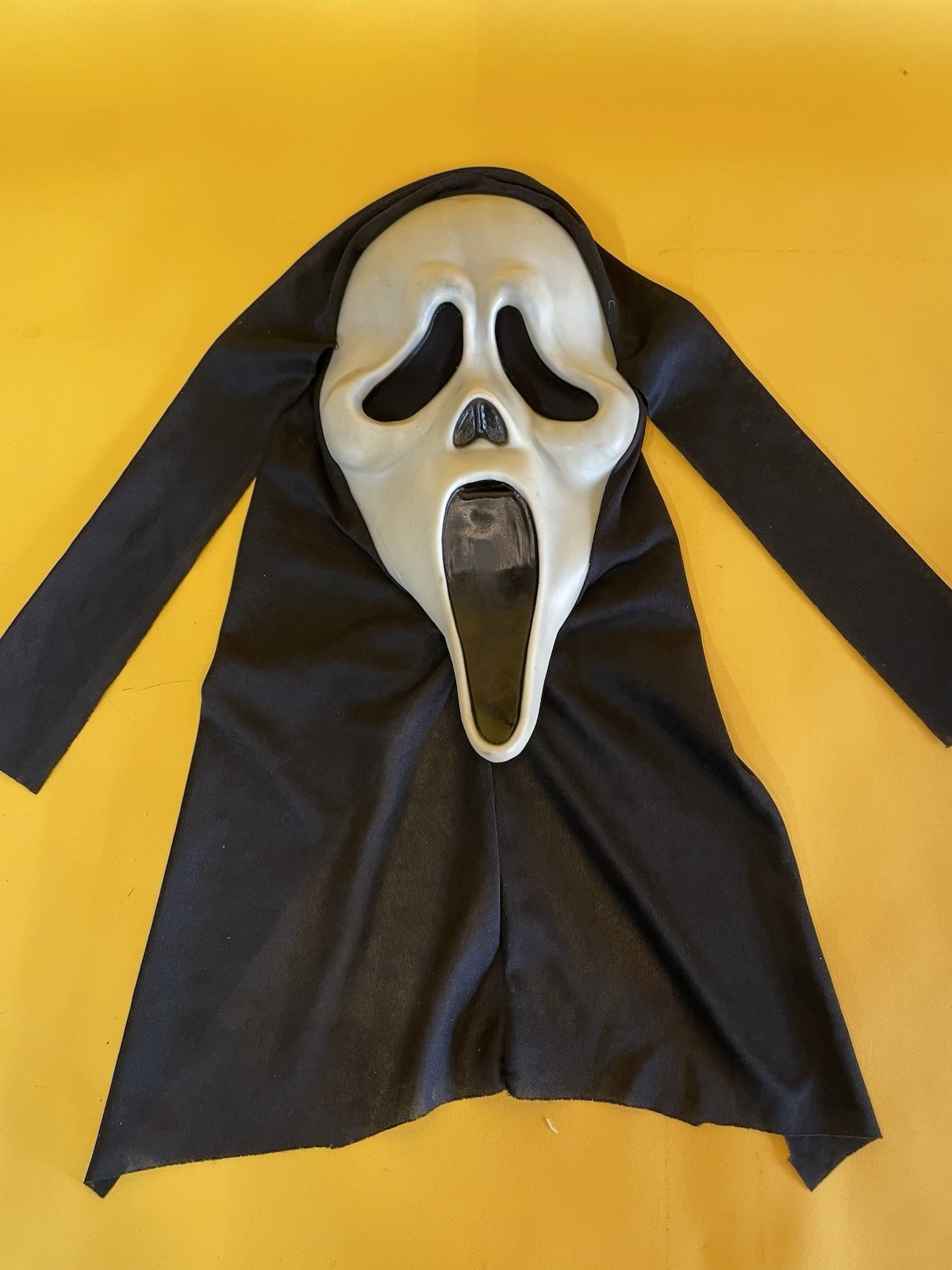 Vintage Fun World DIV Ghost Face Scream Mask Poly Shroud 90s Glow Ghostface Vintage Fun World DIV Ghost Face Scream Mask Poly Shroud 90s Glow Ghostface