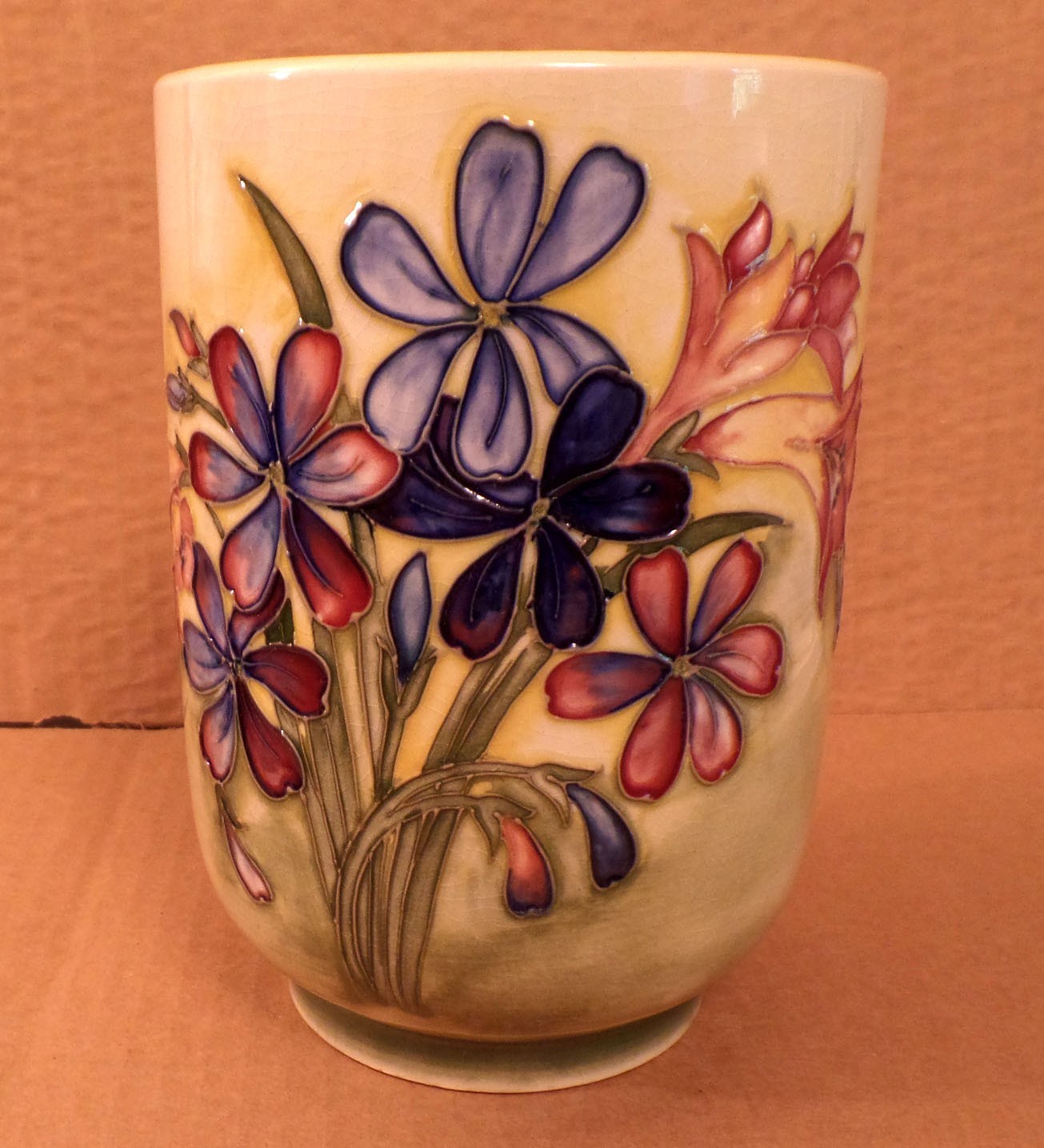 Vintage Moorcroft 7-1/4 Vintage Moorcroft 7-1/4