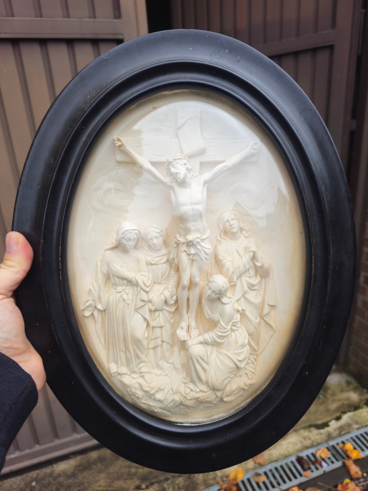 Antique Chalkware bas relief crucifixion wall plaque religious Antique Chalkware bas relief crucifixion wall plaque religious