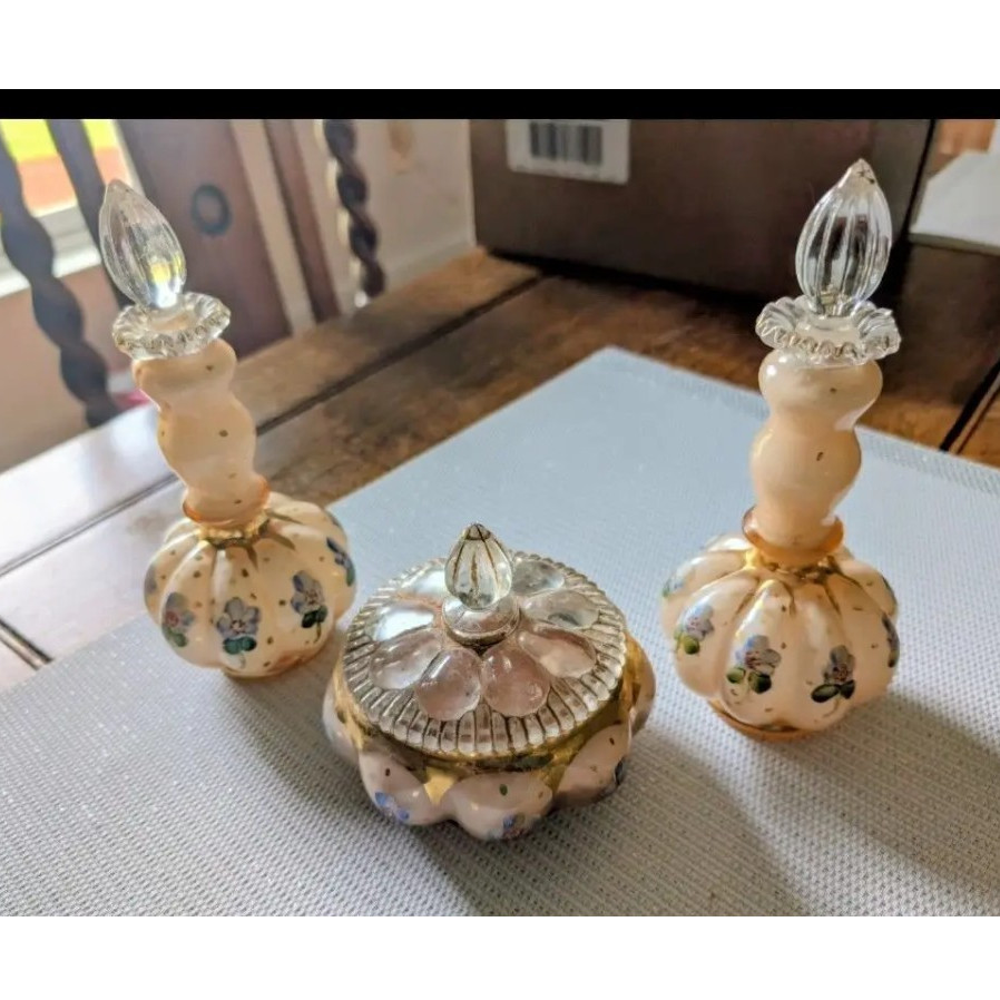 Beautiful Vintage FENTON Decorative Glass three piece 1940 Vanity set Beautiful Vintage FENTON Decorative Glass three piece 1940 Vanity set