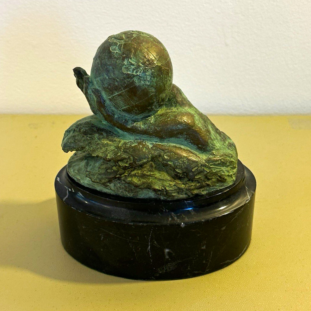Vintage Bronze Hand Holding Globe Sculpture – Green Patina – Black Marble Base Vintage Bronze Hand Holding Globe Sculpture – Green Patina – Black Marble Base