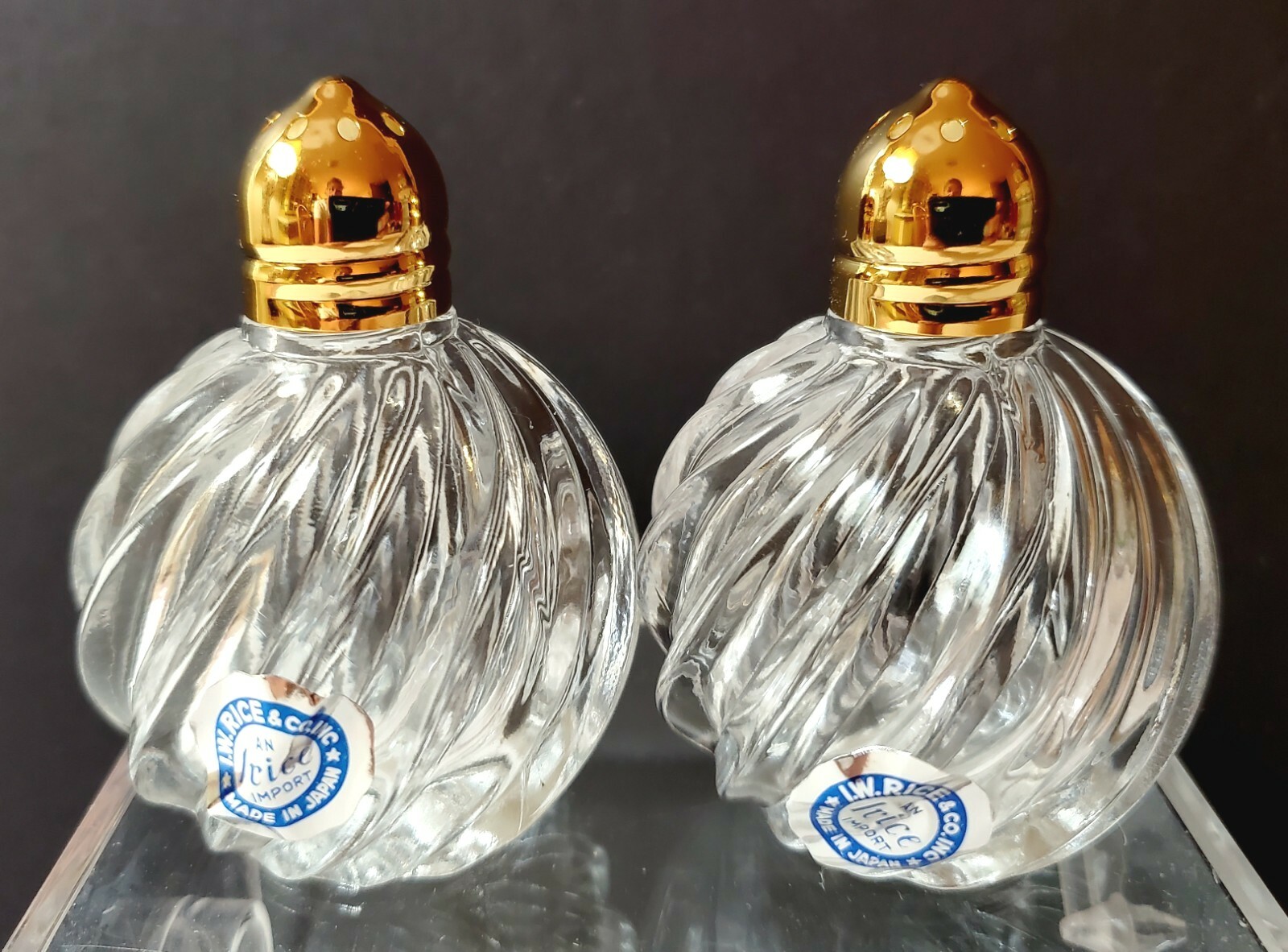 CRYSTAL Salt and Pepper Shakers Gold Top NEW SMALL cut glass Irving Rice Irice CRYSTAL Salt and Pepper Shakers Gold Top NEW SMALL cut glass Irving Rice Irice