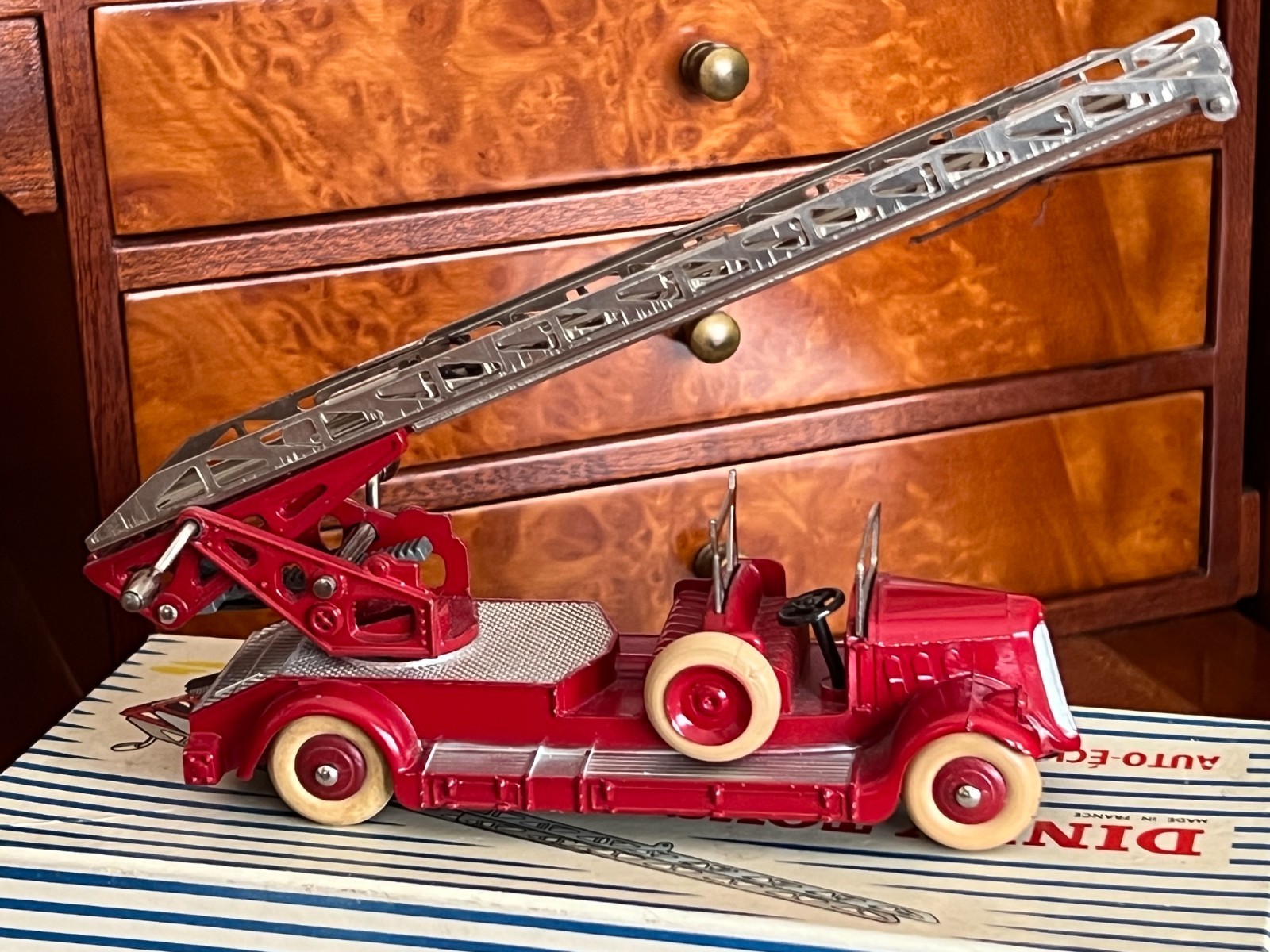 Vintage Dinky Toys | MIB | Delahaye Turntable Fire Escape Ladder Truck | No. 32D