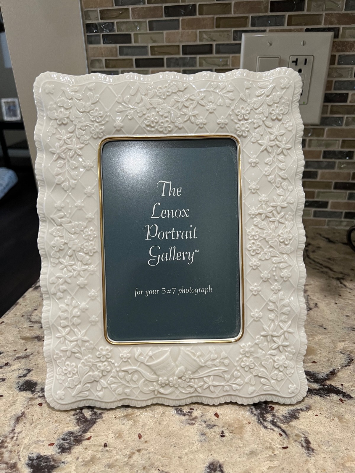 LENOX Wedding Promises Collection Photo 5x7 Picture Frame Embossed Gold Trim LENOX Wedding Promises Collection Photo 5x7 Picture Frame Embossed Gold Trim