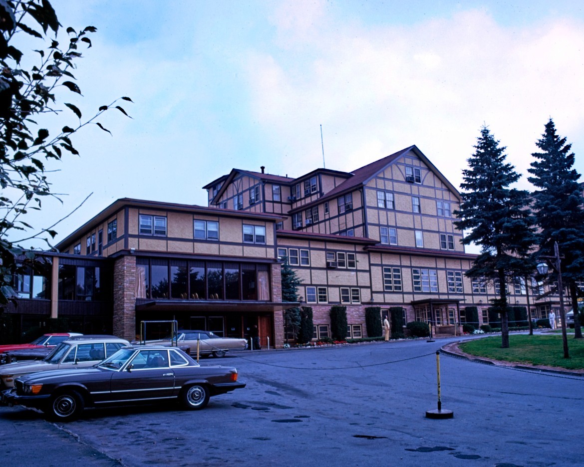 Grossinger's Resort Hotel Front View Liberty NY 1977 8x10 photo