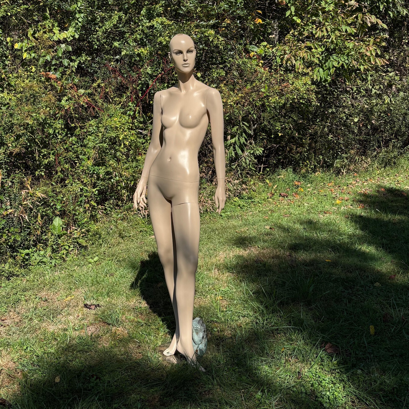 Female Mannequin Full Body Realistic Face Eyelashes Clothing Store Display Female Mannequin Full Body Realistic Face Eyelashes Clothing Store Display