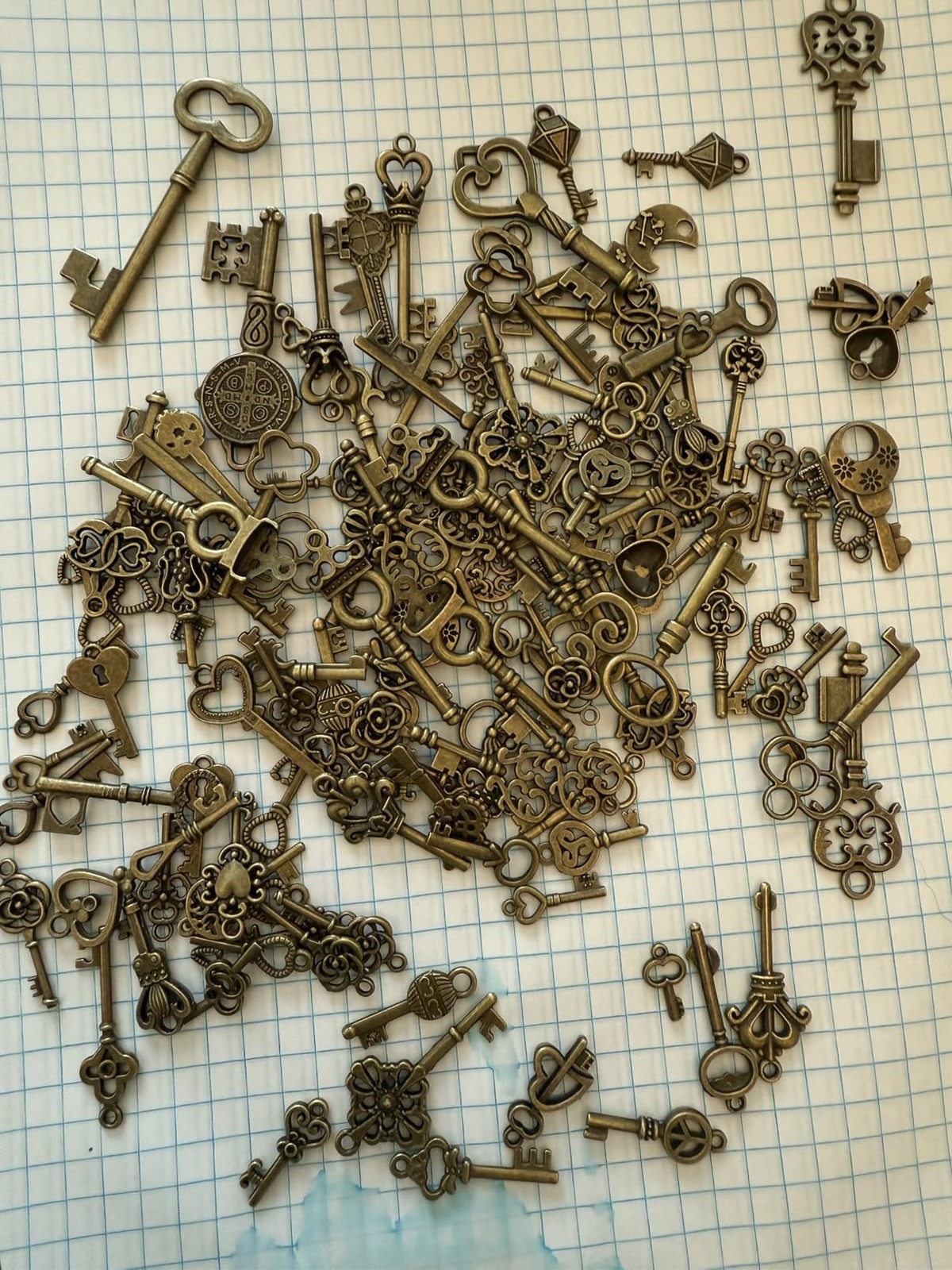NEW 125 PCS Vintage Skeleton Key Set Charms, Mixed Antique Style Bronze NEW 125 PCS Vintage Skeleton Key Set Charms, Mixed Antique Style Bronze