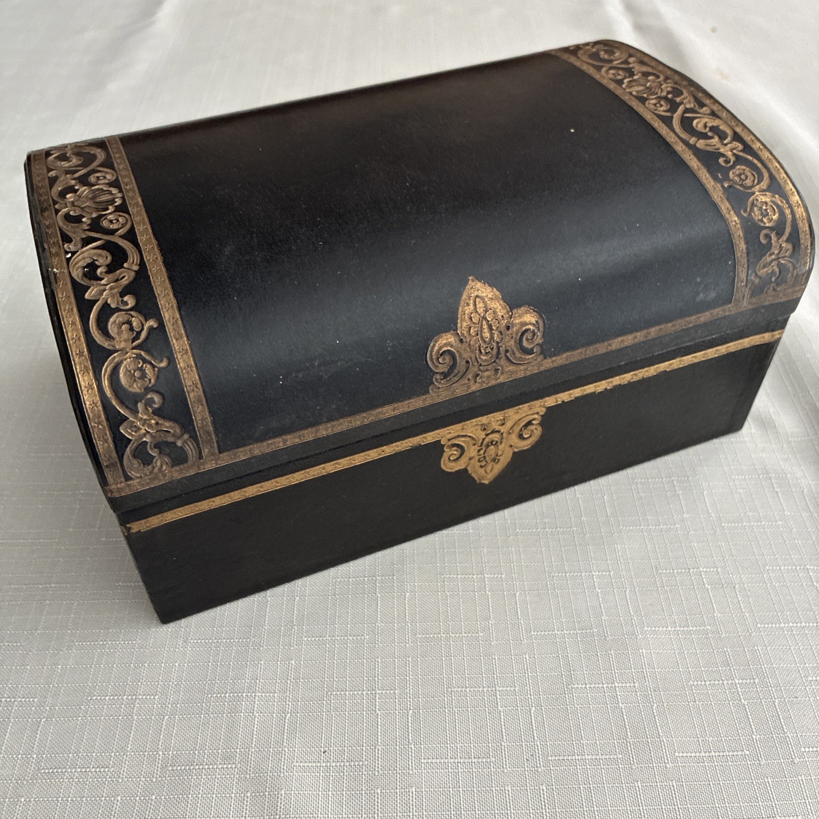 Vintage SWANK Black Faux Leather Gold Trim Jewelry Box Red Velvet Lined 7 Vintage SWANK Black Faux Leather Gold Trim Jewelry Box Red Velvet Lined 7