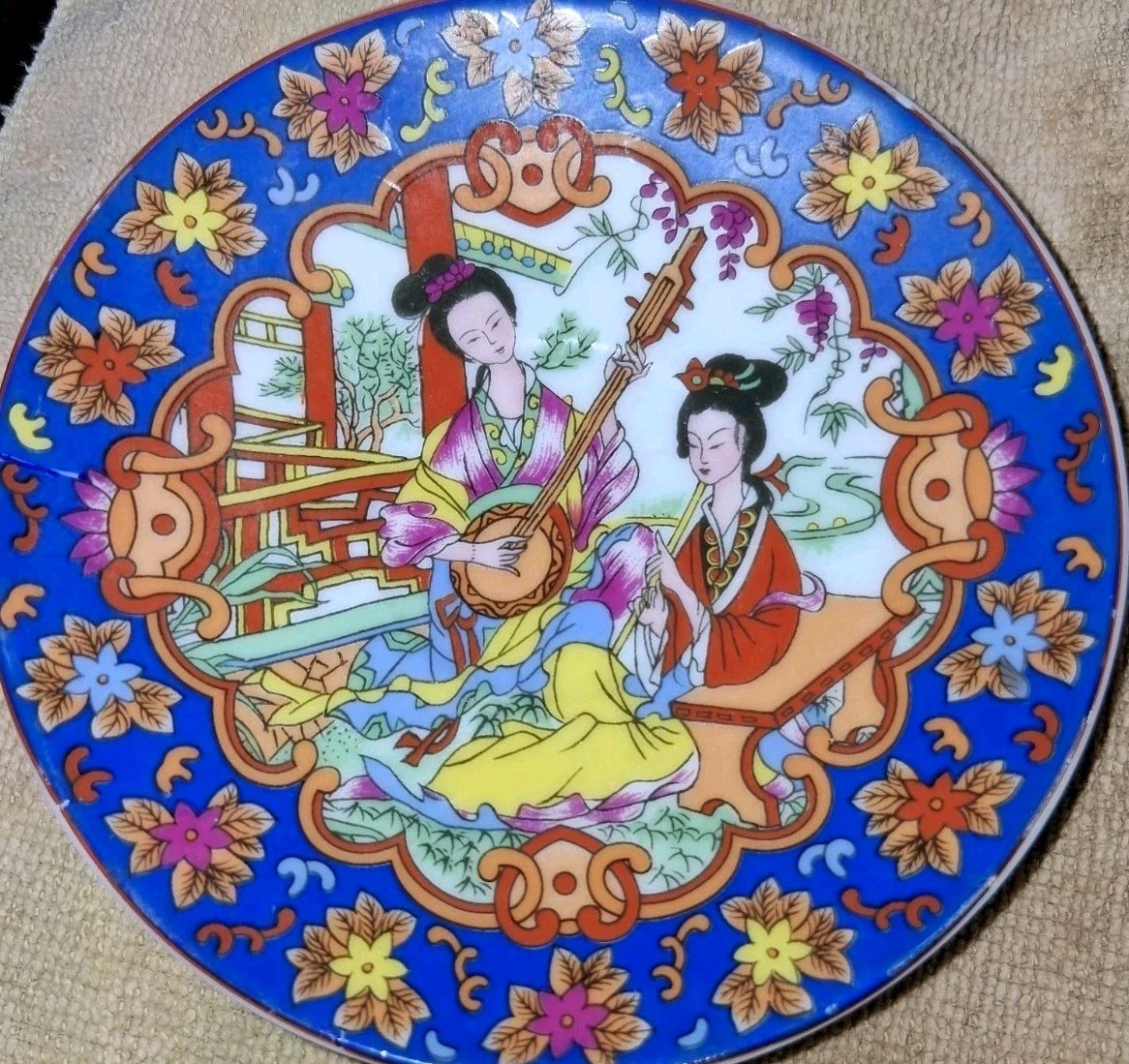 Set Of 4 Hand-painted depicting Chinese court Saucer & Geisha In bottom Of Cup Set Of 4 Hand-painted depicting Chinese court Saucer & Geisha In bottom Of Cup
