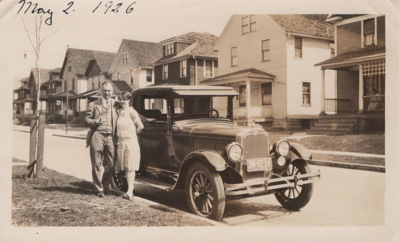 Flapper Couple Pontiac Coach Antique Car NY Street May 1926 - Original Photo