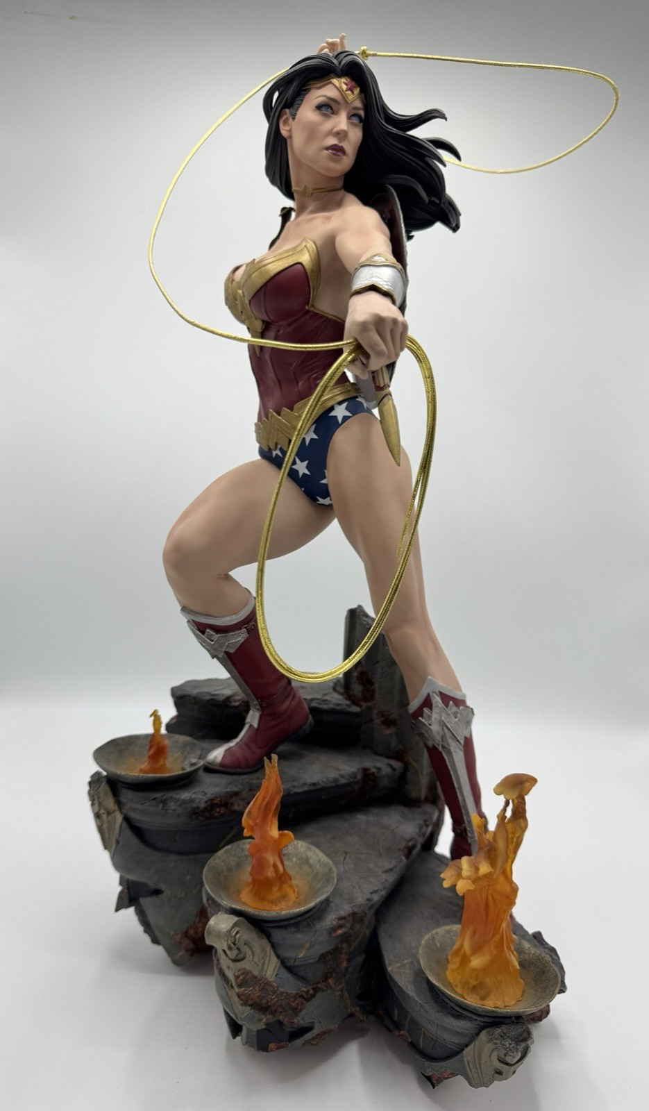 Sideshow WONDER WOMAN Premium Format Figure EXCLUSIVE Sideshow WONDER WOMAN Premium Format Figure EXCLUSIVE