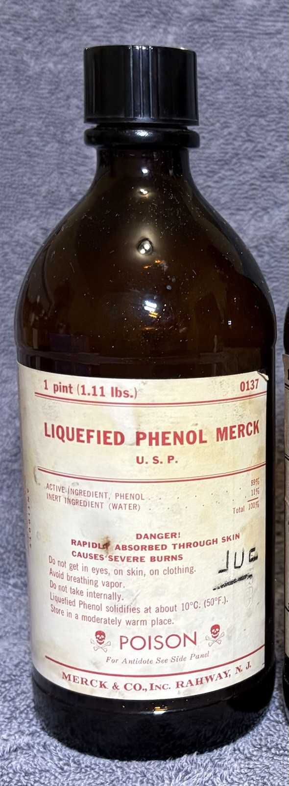 Vintage Merck Liquefied Phenol Poison Bottle 1 Pint Amber Glass Skull Label